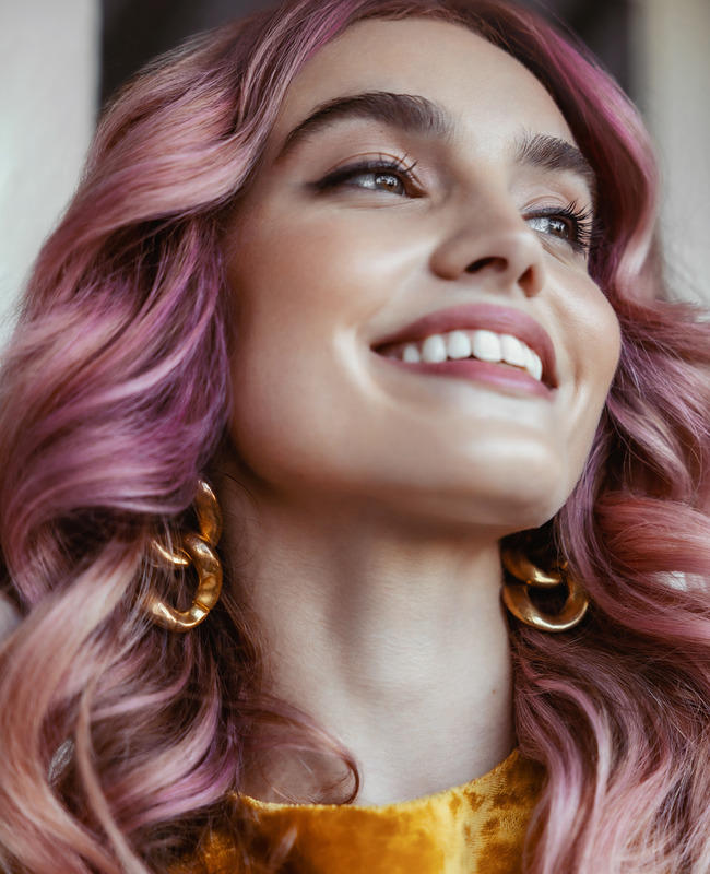 Female model with jaipur rose pigmented hair